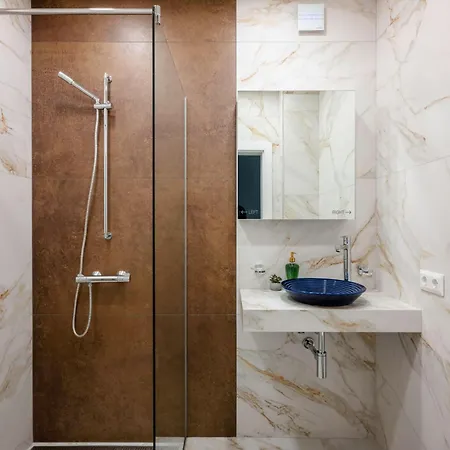 Stylish 1bd In The Heart Of The By Flat Mаnager * 索菲亞