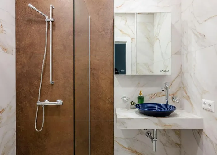 Stylish 1bd In The Heart Of The By Flat Mаnager * 索菲亞